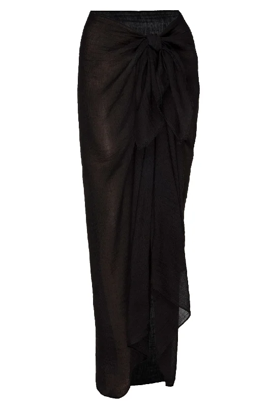 Printed bikini bottoms in floral patterns at a promotional price for a beachy vibeSt. Tropez Sarong - Black Printed bikini bottoms in floral patterns at a promotional price for a beachy vibeSt. Tropez Sarong - Black